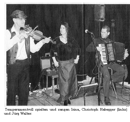 Textfeld:   Temperamentvoll spielten und sangen Irina, Christoph Habegger (links) und Jürg Walter.    